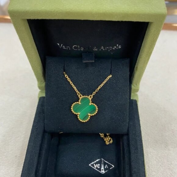 Van Cleef & Arpels Vintage Women Gold Necklaces - Picture 1 of 5
